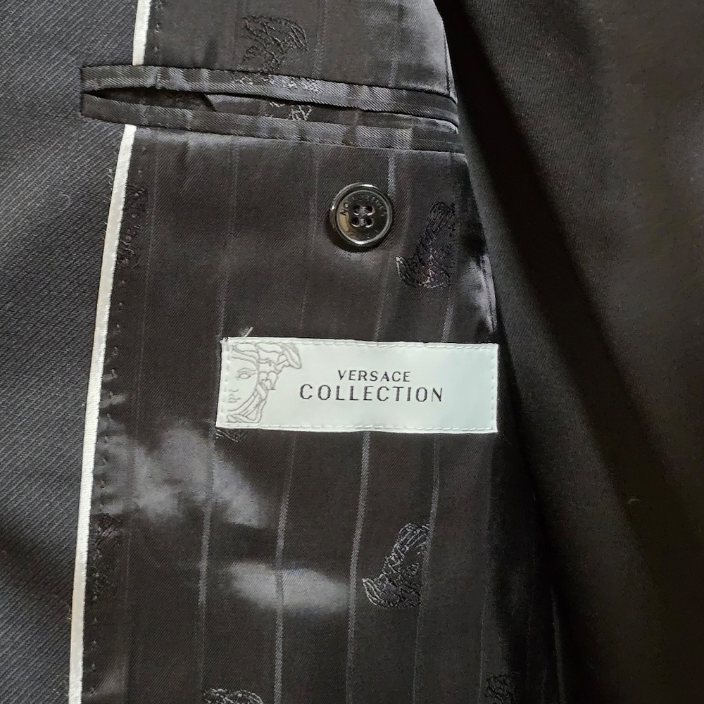 Timeless Vesace Suit with Notched Lapels - Picture 6 of 16